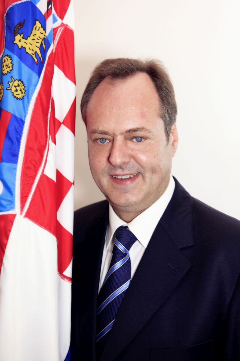 Ambasador Chorwacji Tomislav-Vidošević-sližbena-fotografija-1