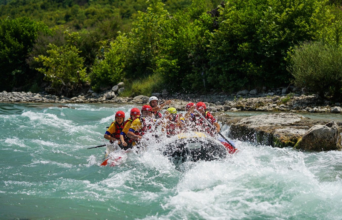 rafting rzeką Vjosa z Rego Bis, foto. Rego-Bis