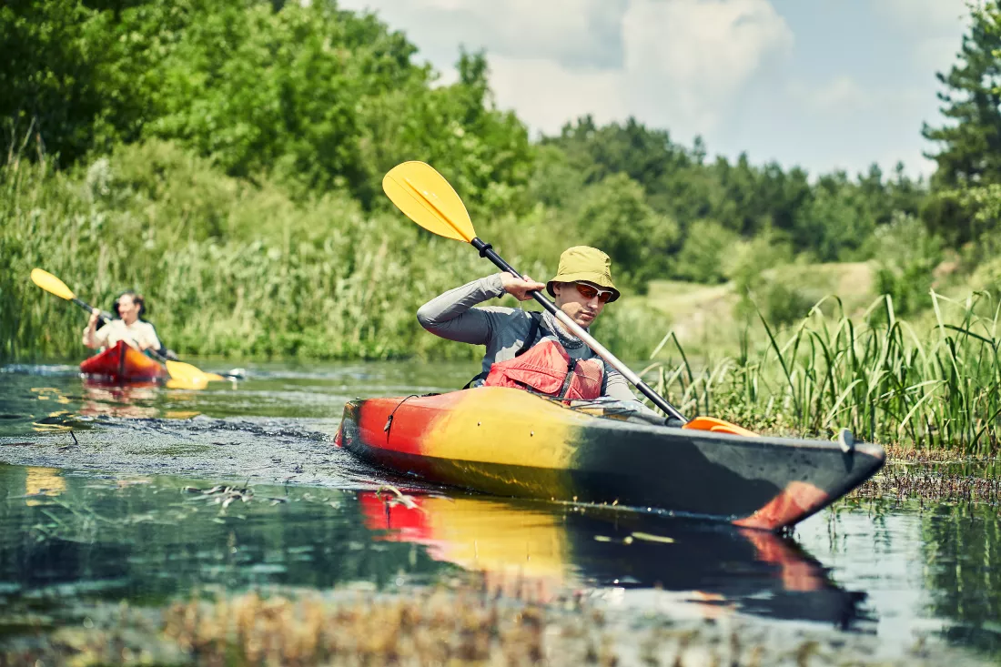 happy-best-friends-having-fun-kayaks-kayaking-river