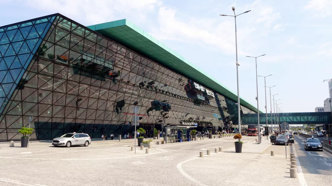 Terminal,_Kraków_Airport,_2024_(07), Bahnfrend, CC BY-SA 4.0 <https://creativecommons.org/licenses/by-sa/4.0>, via Wikimedia Commons