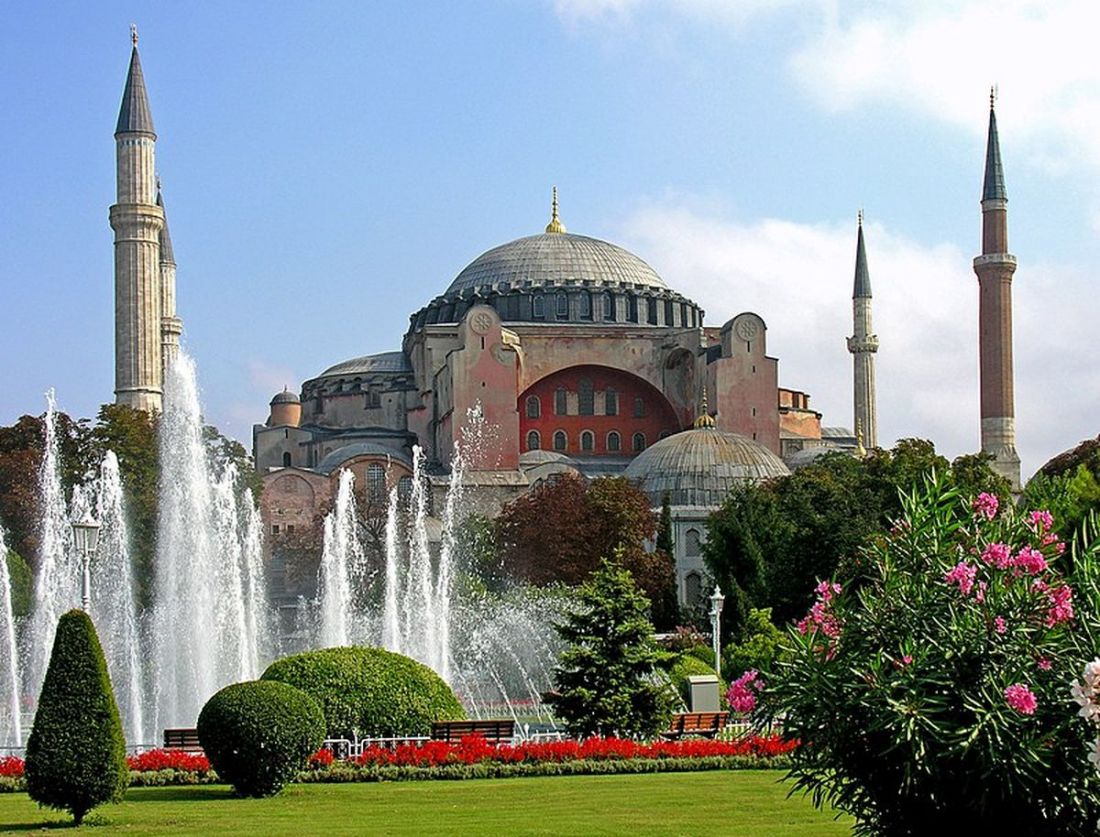 TURCJA - Hagia_Sophia, fot. Dennis G. Jarvis, CC BY-SA 2.0 <https://creativecommons.org/licenses/by-sa/2.0>, via Wikimedia Commons