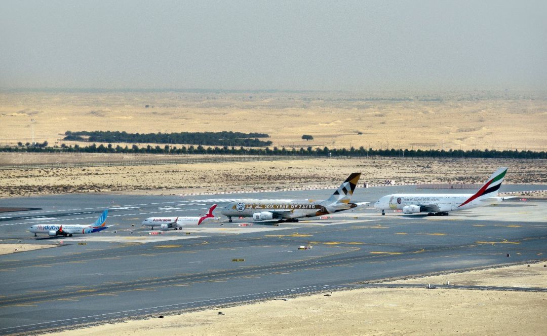 Parada lotnicza z okazji święta narodowego Zjednoczonych Emiratów Arabskich, Foto. Emirates Airline - 2