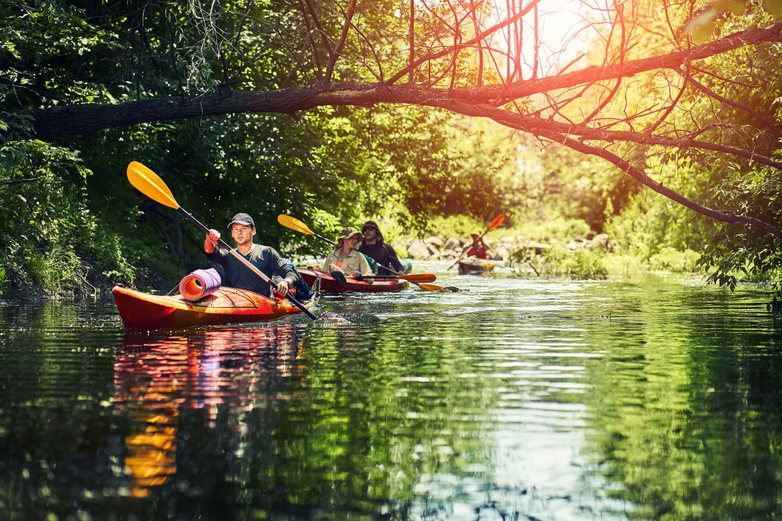 happy-best-friends-having-fun-kayaks-kayaking-river